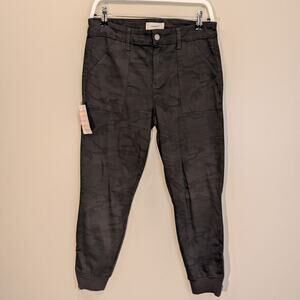 Level99 Evereve Jogger Pants Midnight Camo Casual Travel Sporty Chic - Size 29